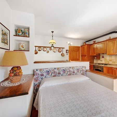 Monolocale Monti Pallidi Apartman *